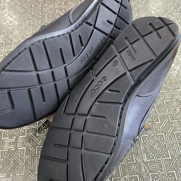 🐢 Ecco Classic Moc 2.0 Shoe.  Size 41.
