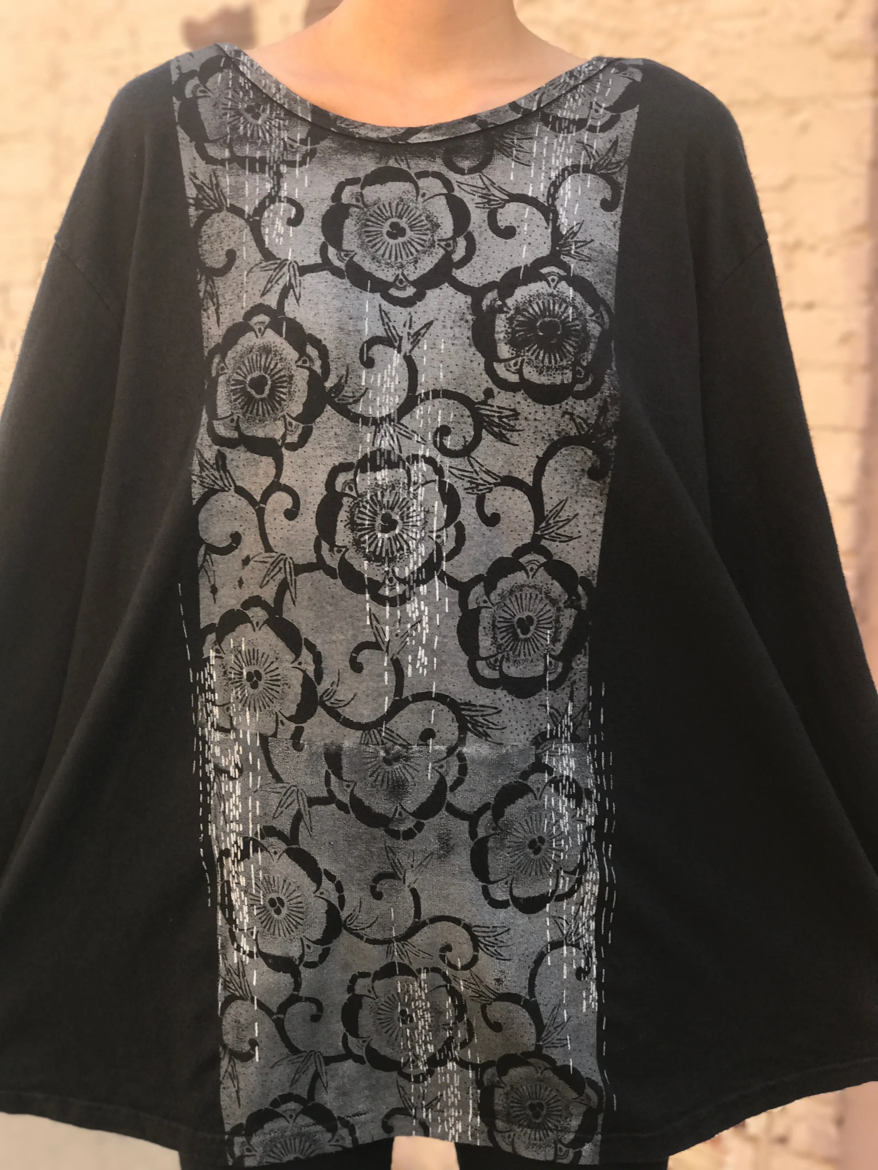 1230 Hemp Organic Cotton Top Black Deco Floral Print