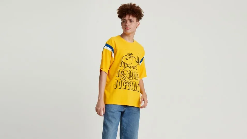 23895-0004 Levi's Premium SS Jogging Snoopy Gold Fusion Tee