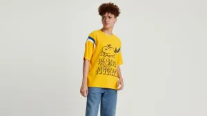 23895-0004 Levi's Premium SS Jogging Snoopy Gold Fusion Tee