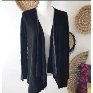 Alice   Olivia Women Sz M Black ITALIAN Sheep Leather Trim Soft Sweater Cardigan