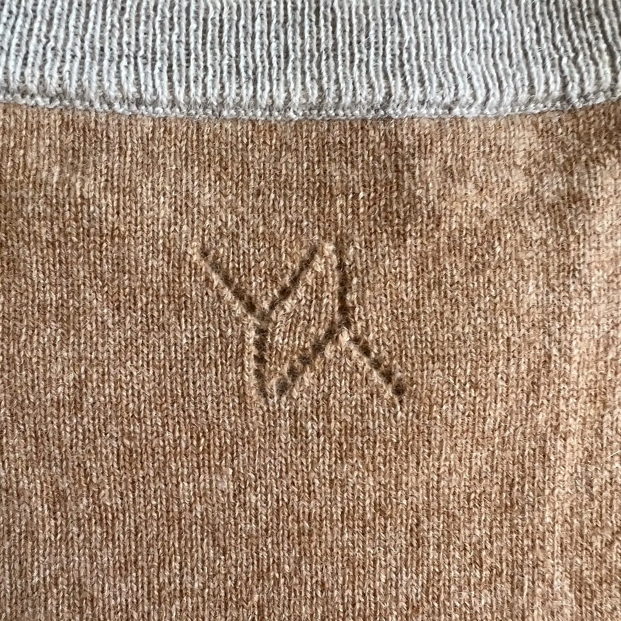 Boxy sweater Cashmere light grey multi with YY logo