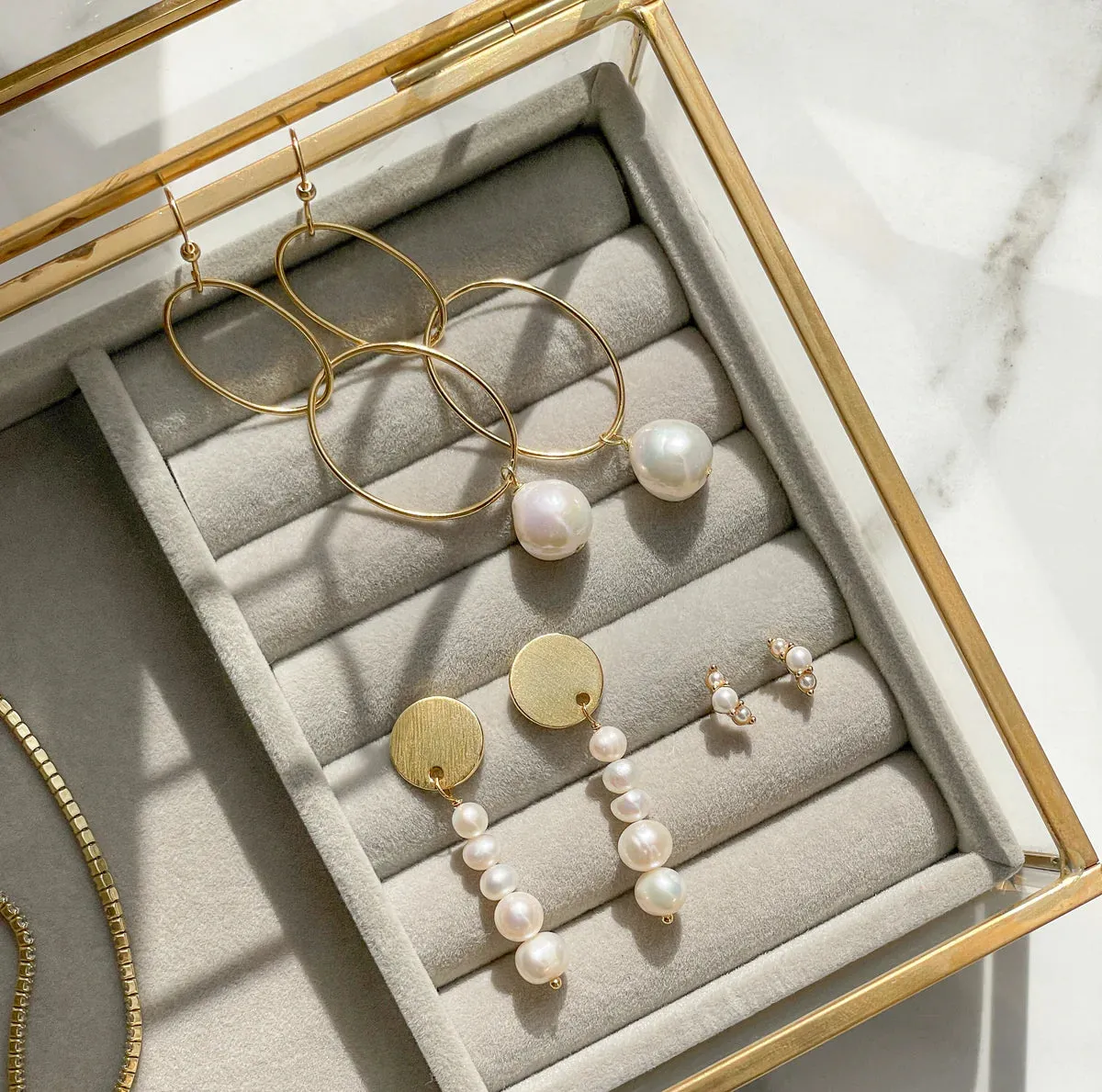 CALLA STATEMENT EARRINGS GOLD