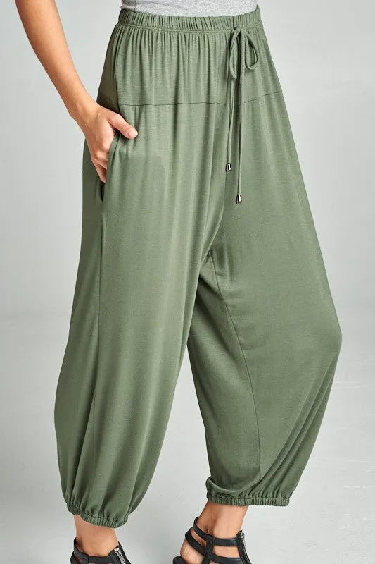 CATCHING FEELS JOGGER OLIVE