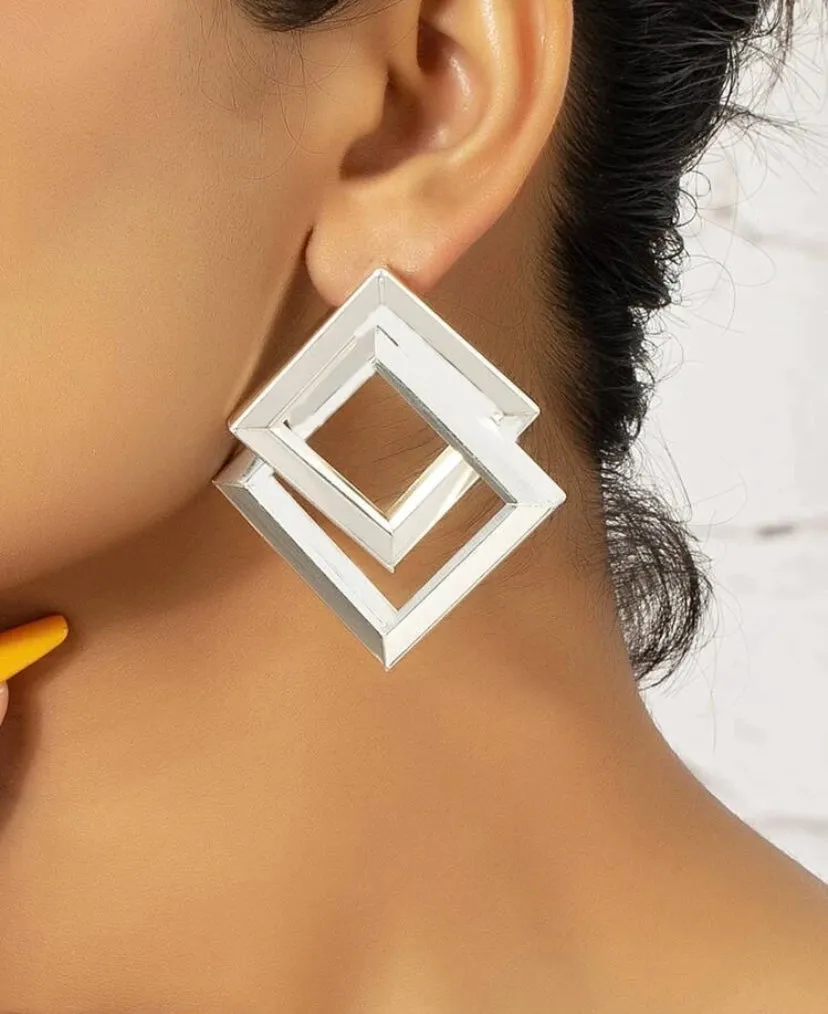 CLAIRE OVERSIZED STUD EARRINGS