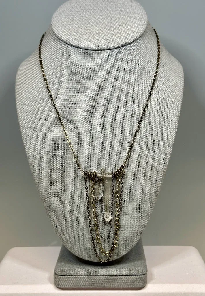 CLEAR QUARTZ AND MULTI BRASS NECKLACE  LCN613