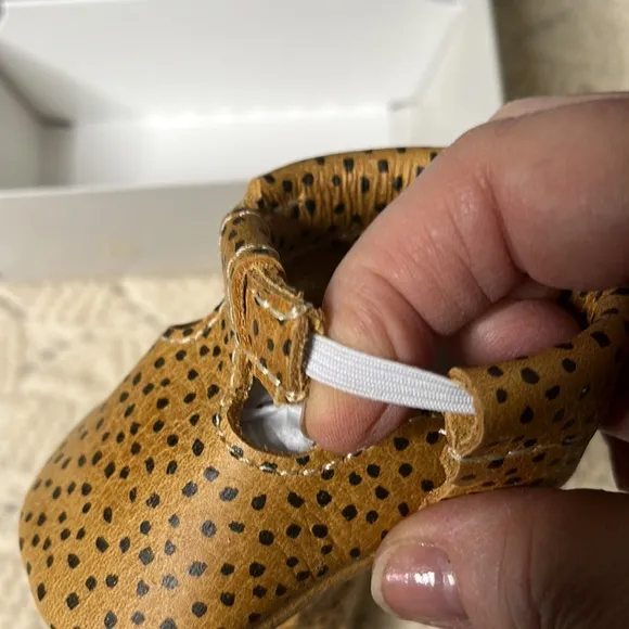 Freshly picked premium leatherT bar golden speckled shoe elastic closure NWT