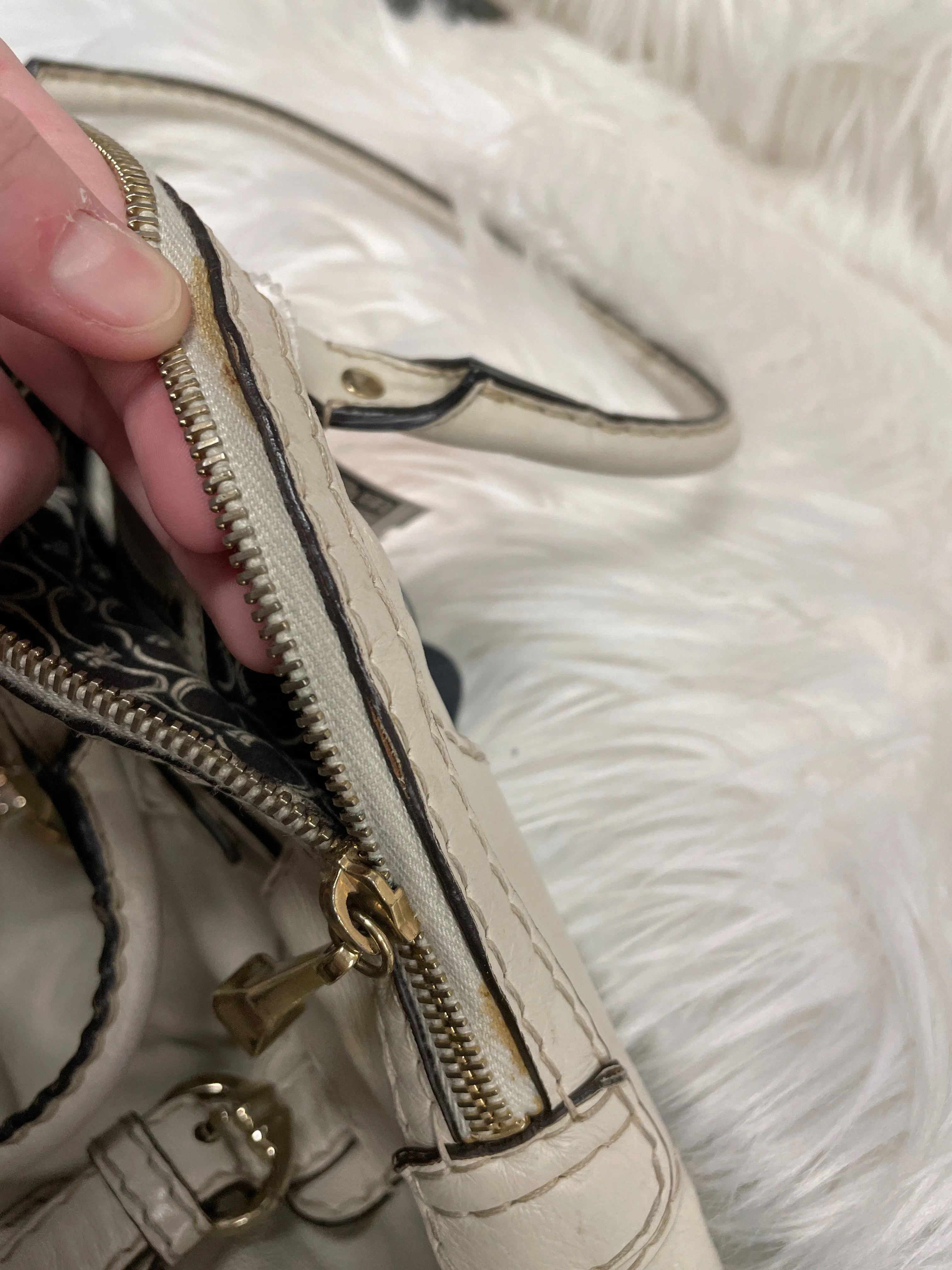 Handbag Luxury Designer By Gucci, Size: Large
