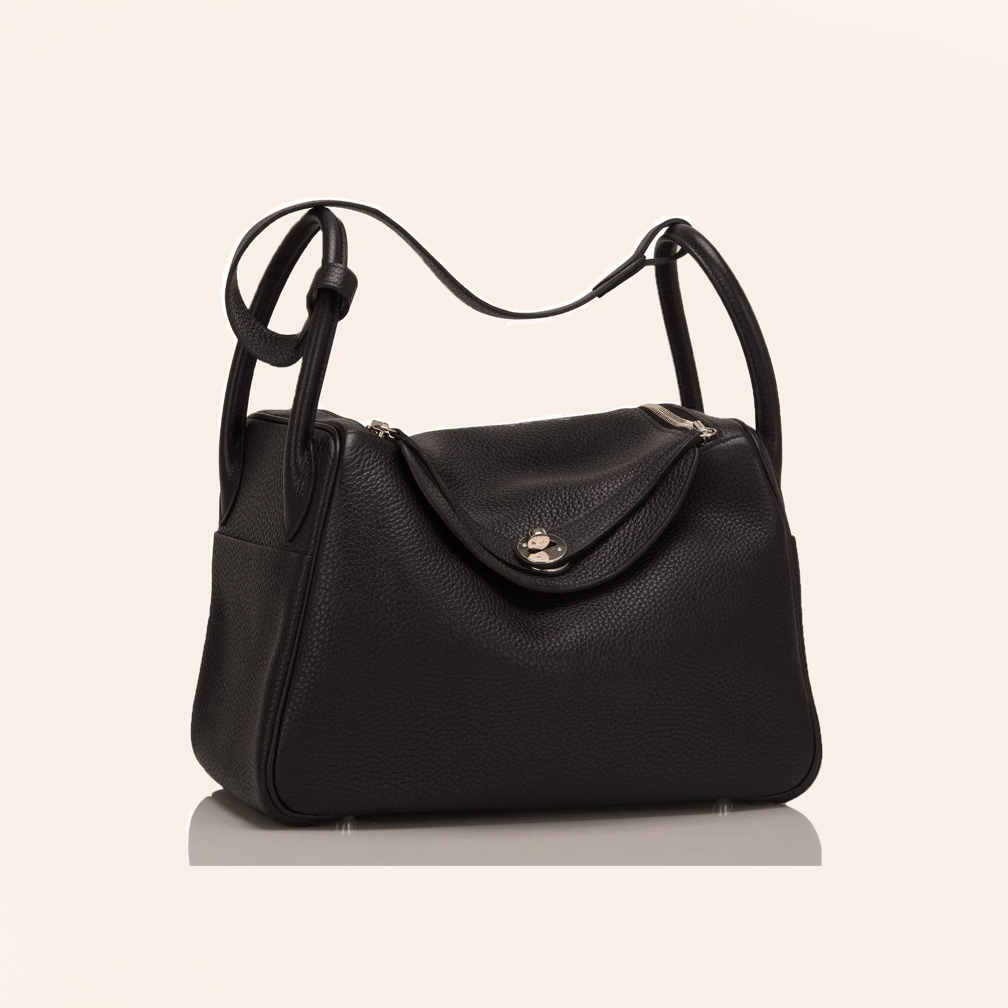 Hermes | Black Clemence Medium Lindy | 30