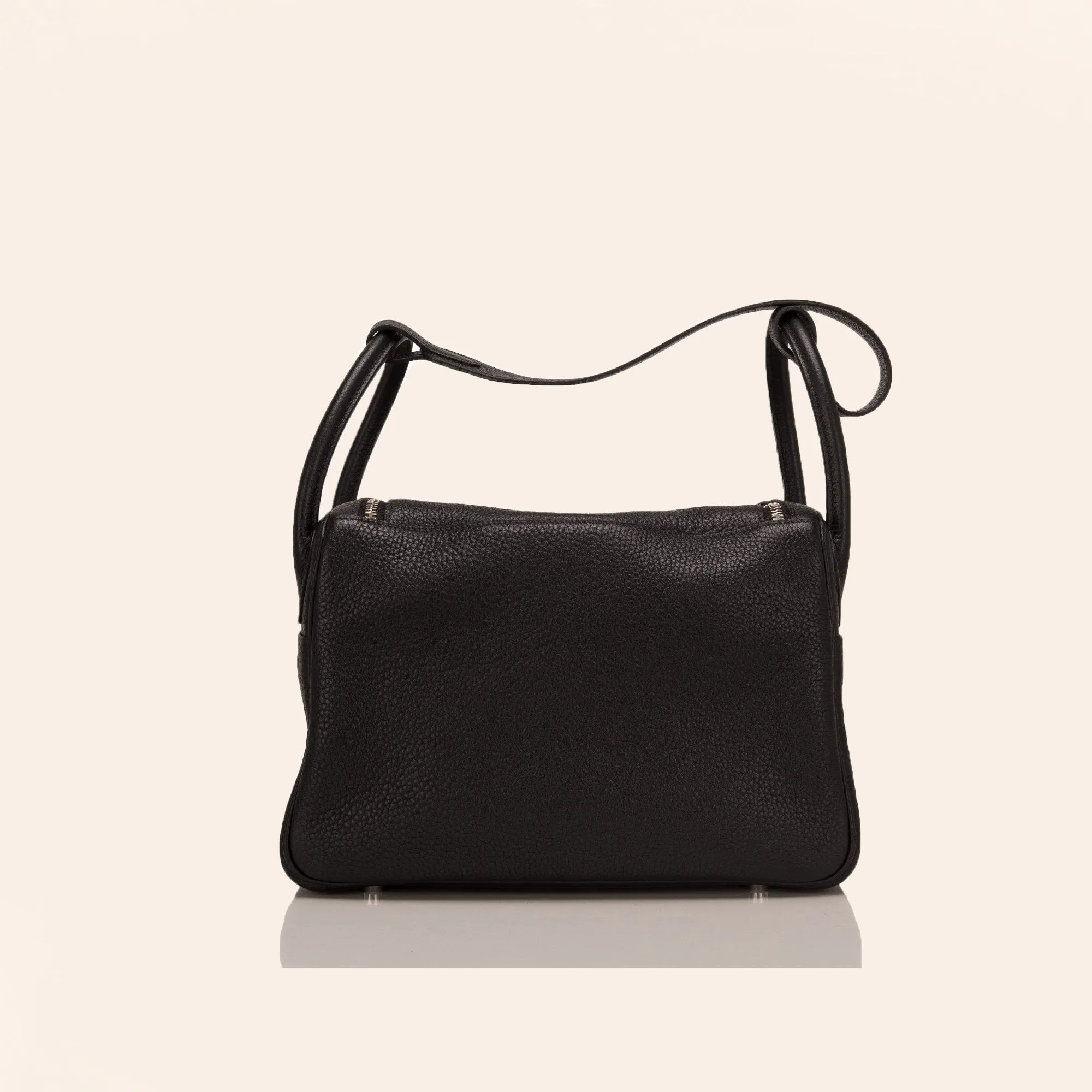 Hermes | Black Clemence Medium Lindy | 30