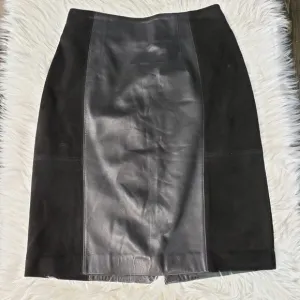 Ivonne Difusion Genuine Leather Skirt Size 40