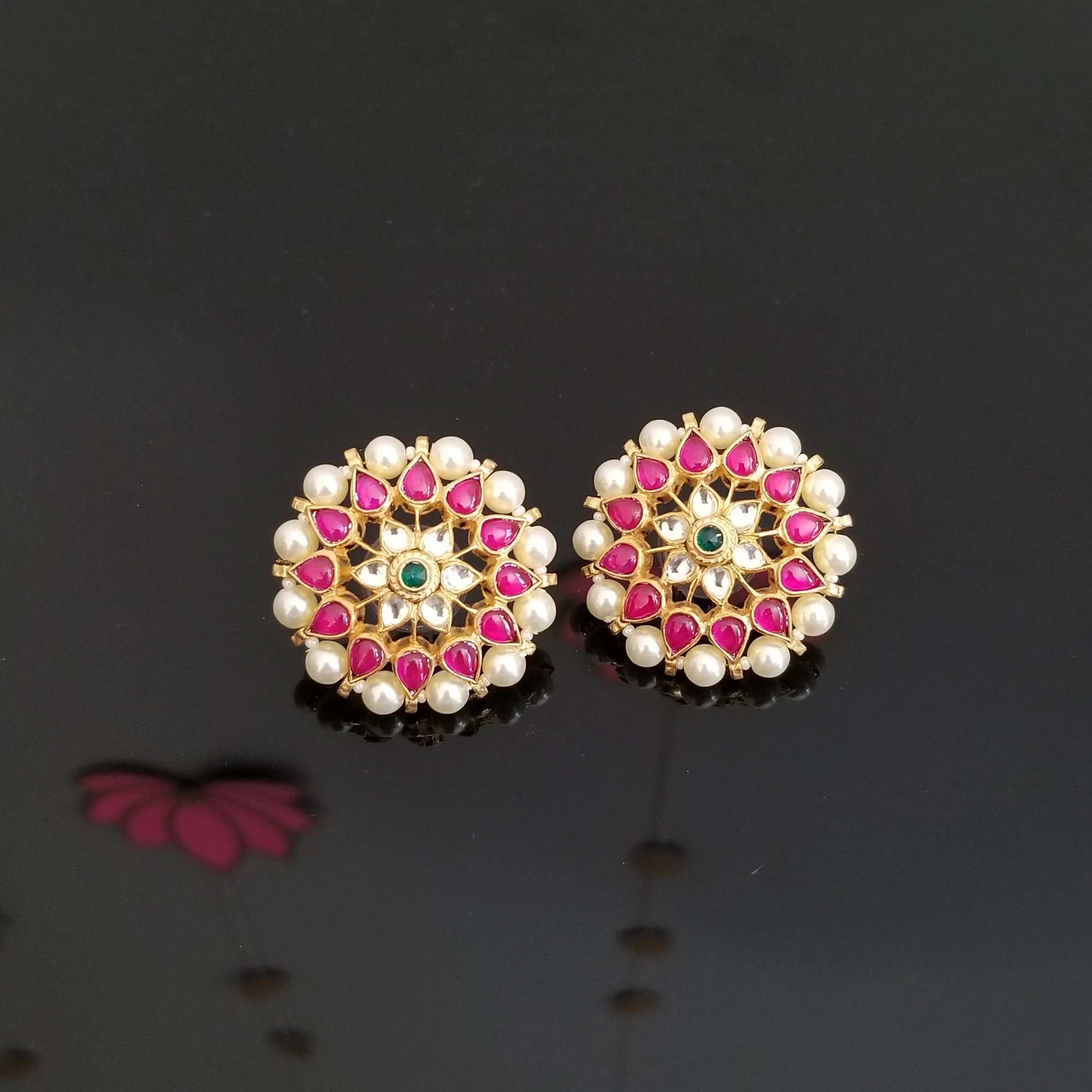 Kundan Studs With Pearl Lining