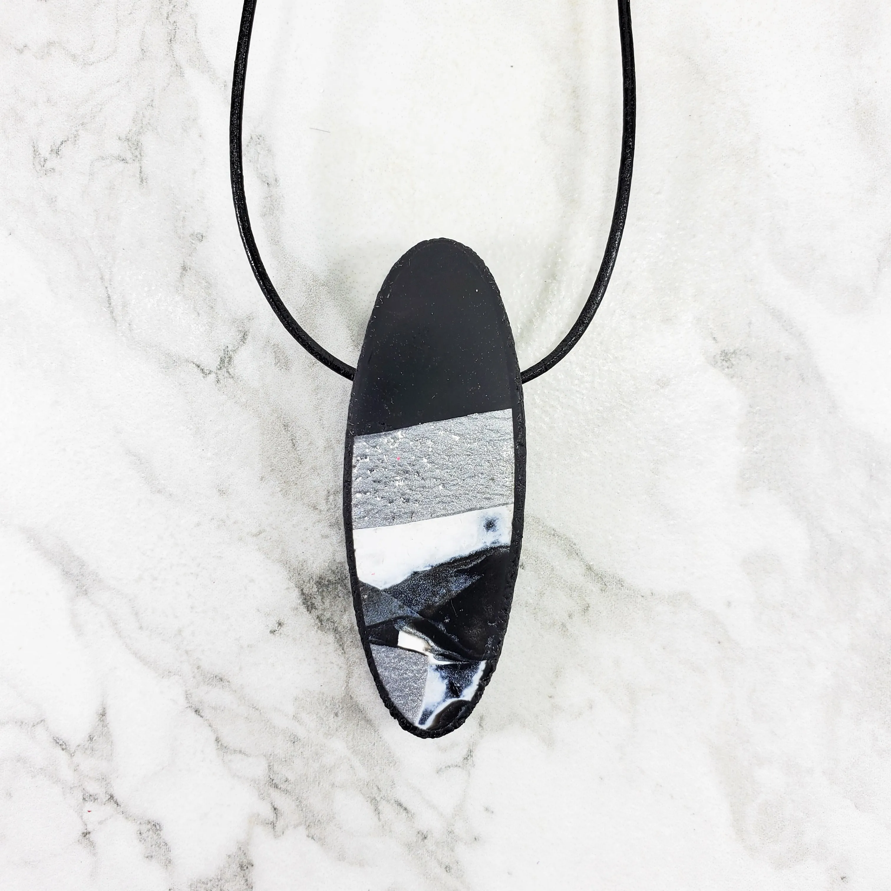 Long Oval Pendant - Calacatta