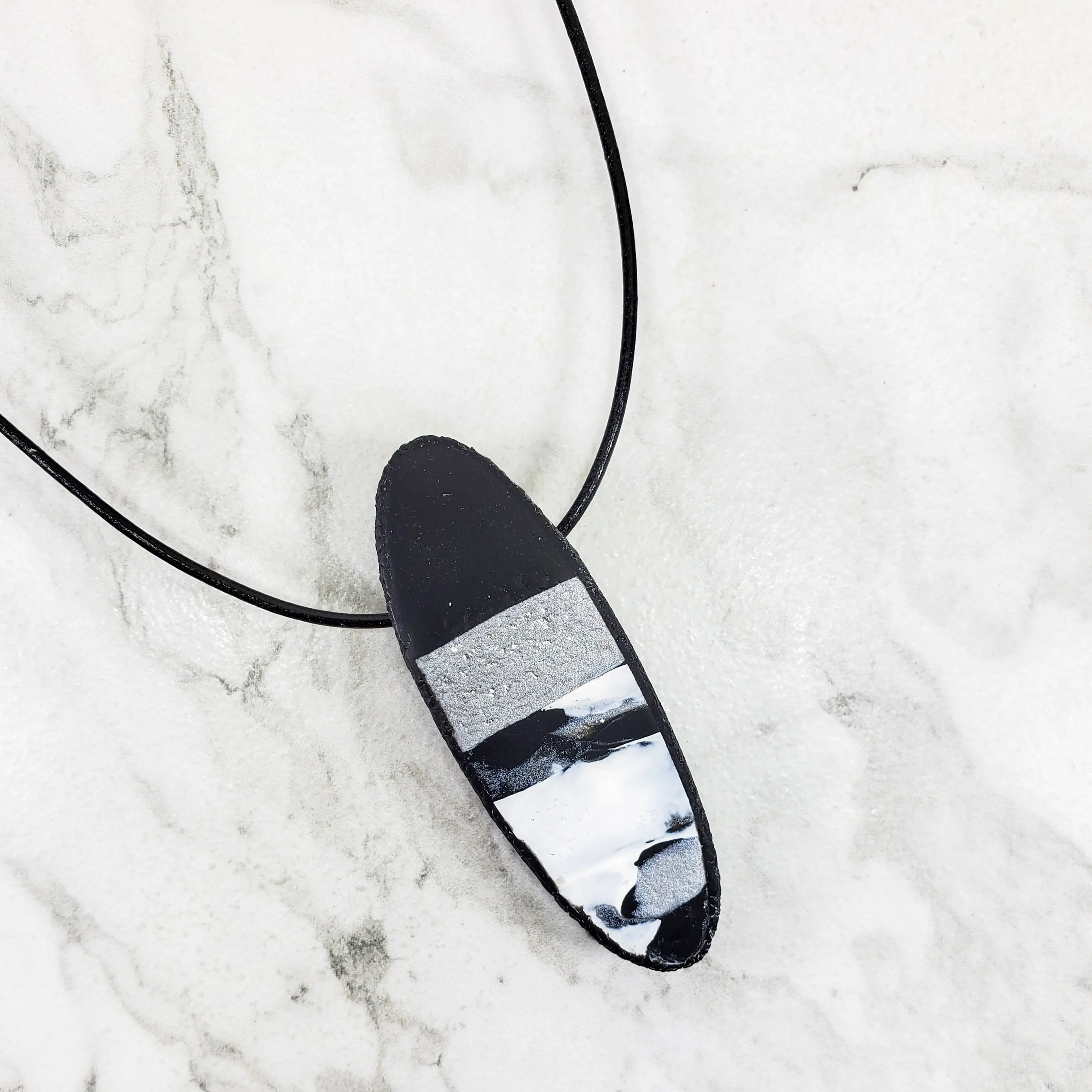 Long Oval Pendant - Calacatta