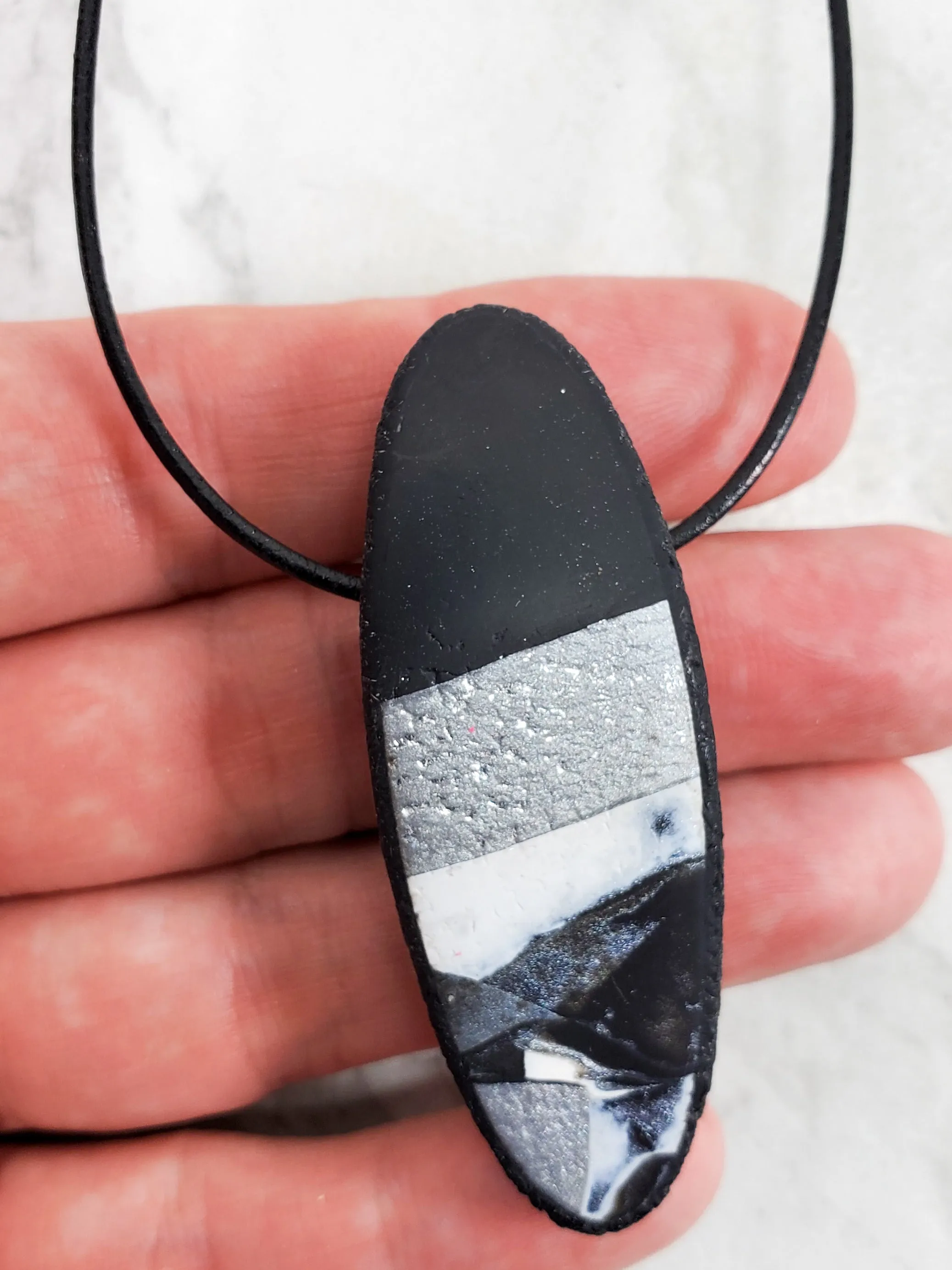Long Oval Pendant - Calacatta