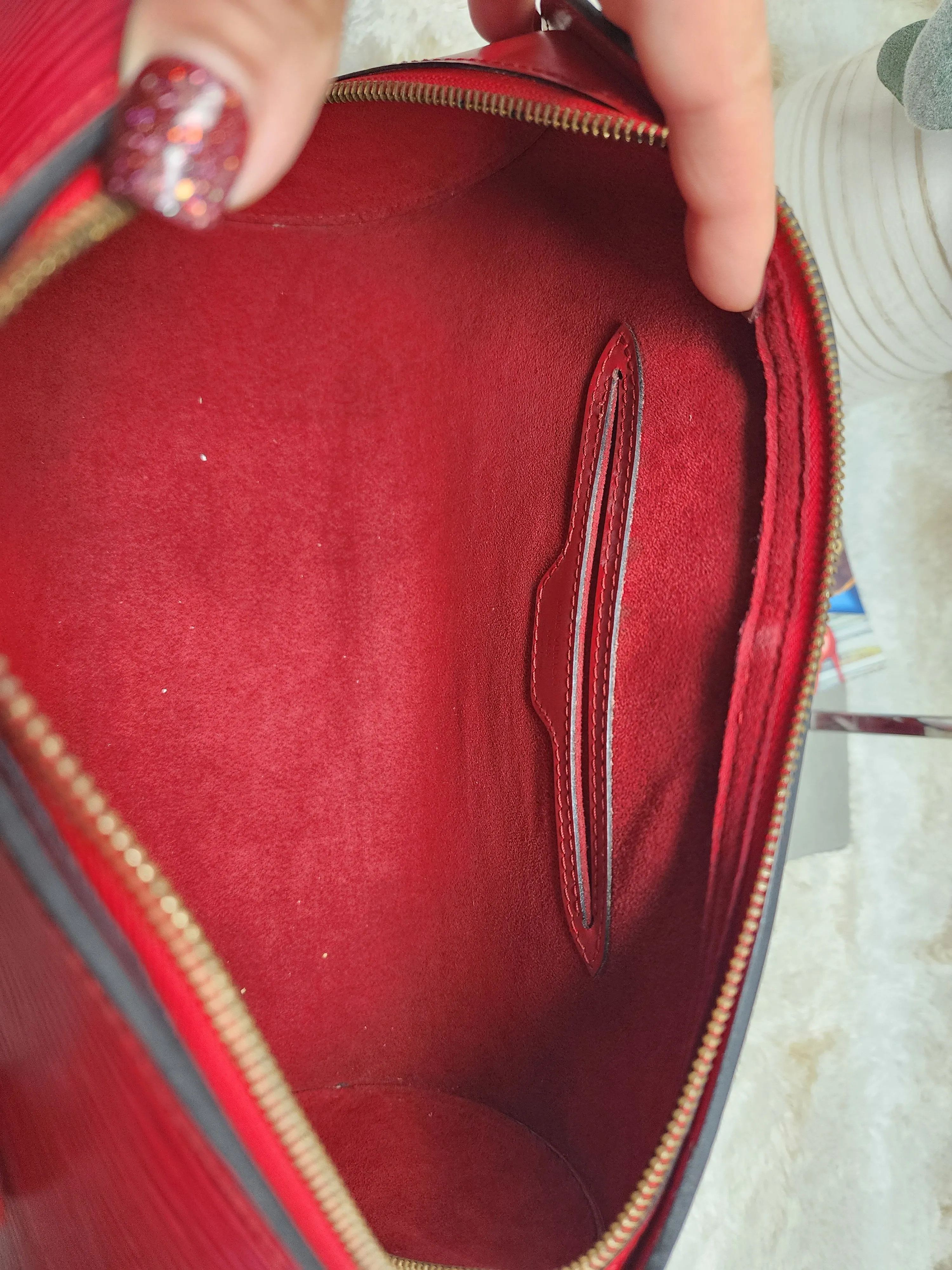 LOUIS VUITTON CASTILLAN RED EPI LEATHER SOUFFLOT BAG