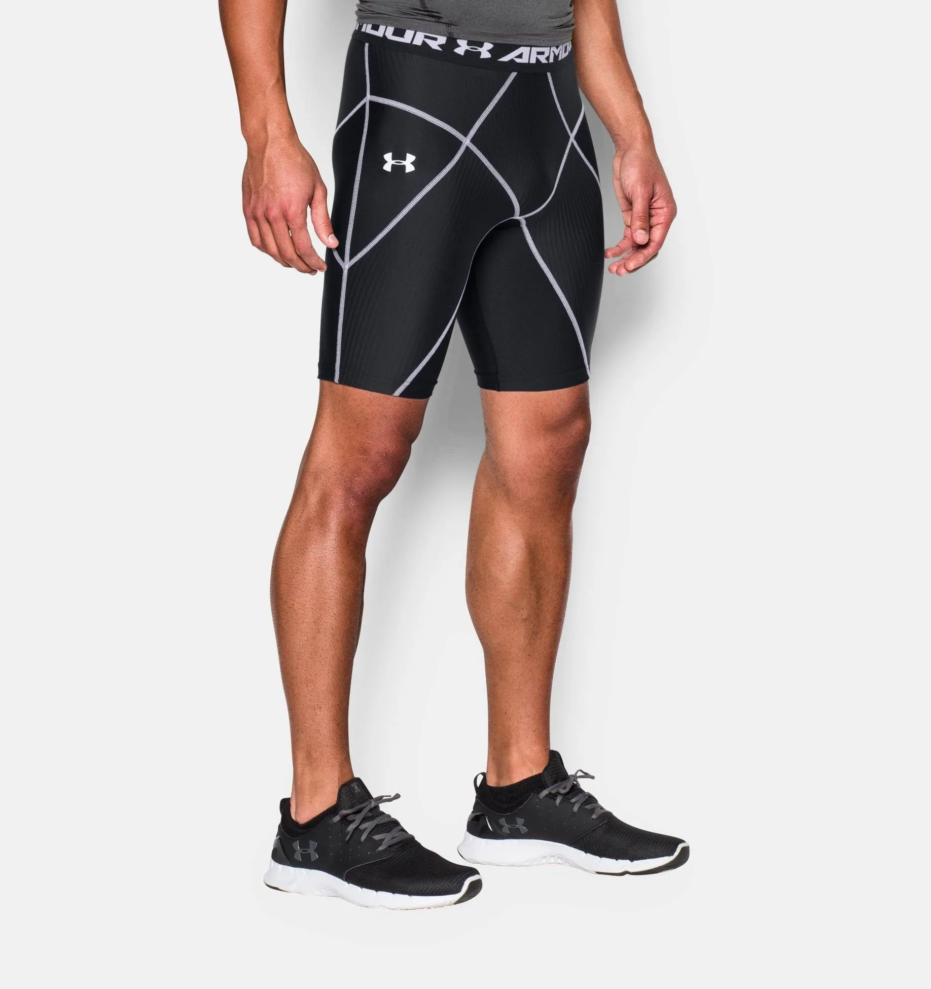 Šortky UNDER ARMOUR HEATGEAR® ARMOUR CORE SHORT čierne