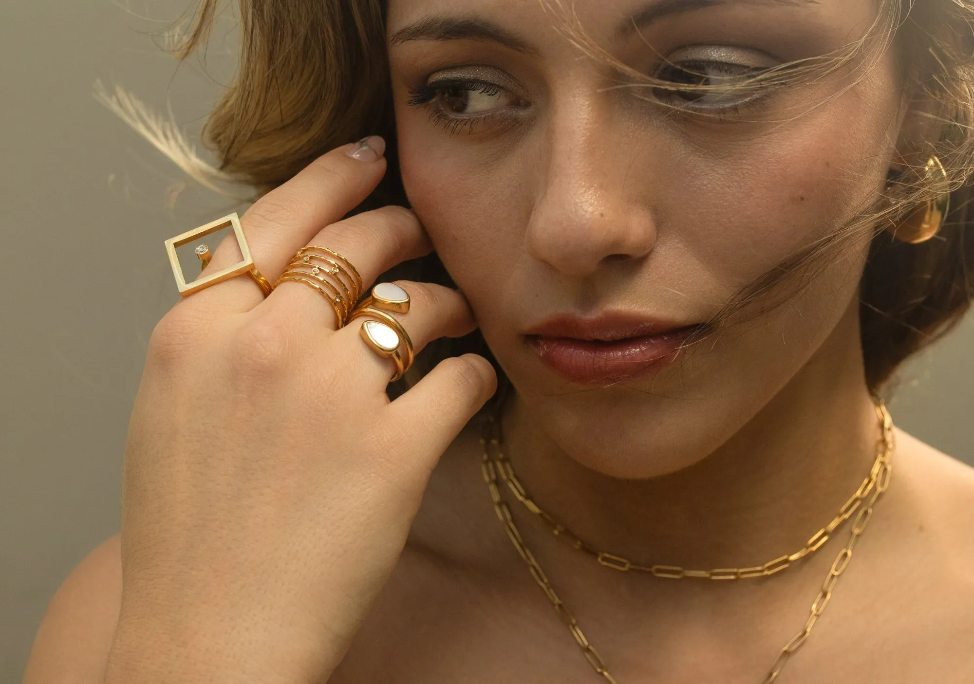 Oval Nacre Ring