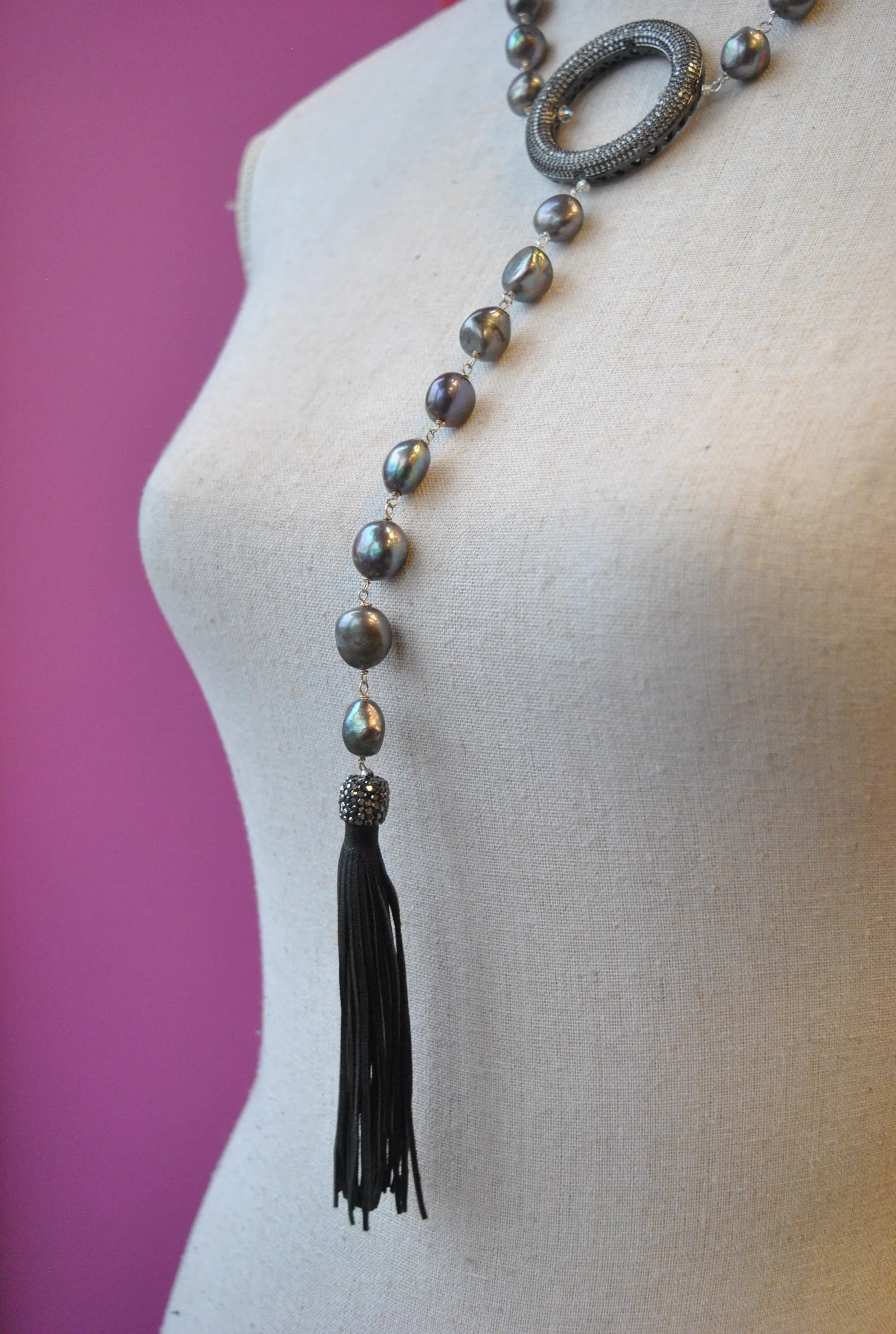 PEACOCK FRESHWATER PEARLS AND RHINESTNES ODROP STATEME