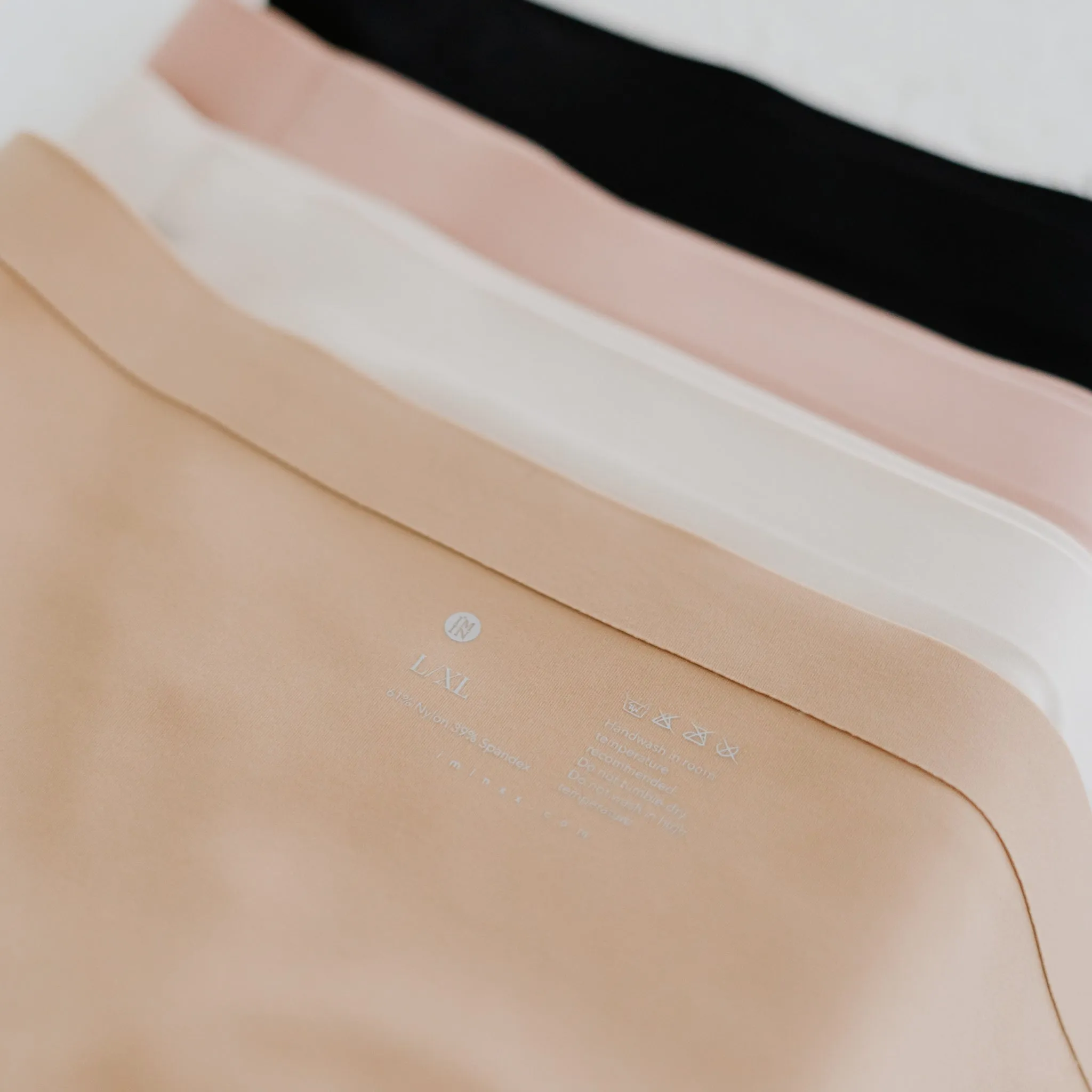 Premium Mid-Rise Seamless Butthugger in Black