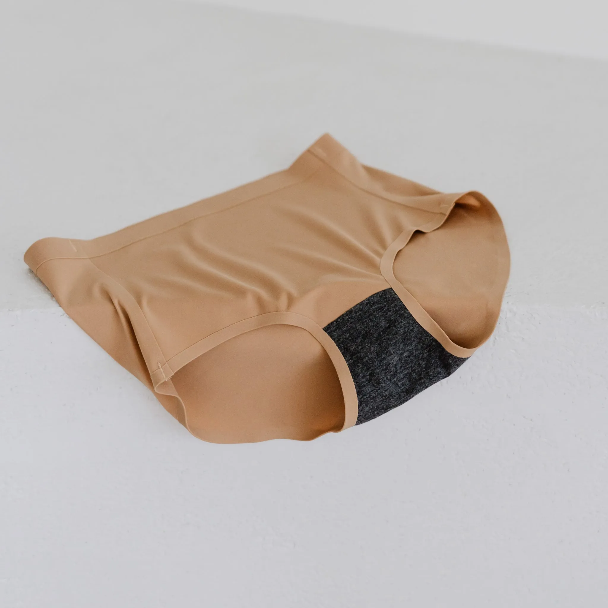 Premium Mid-Rise Seamless Butthugger in Black
