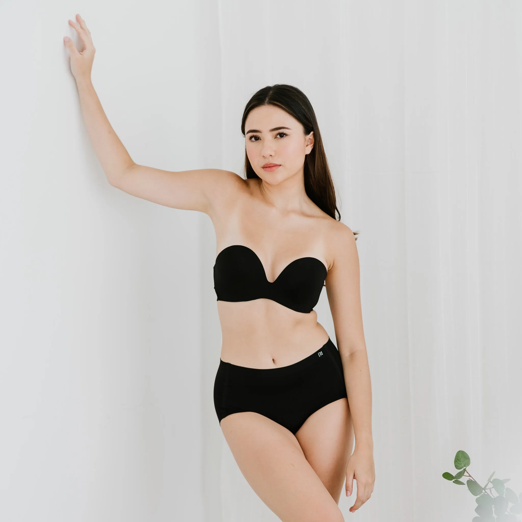 Premium Mid-Rise Seamless Butthugger in Black