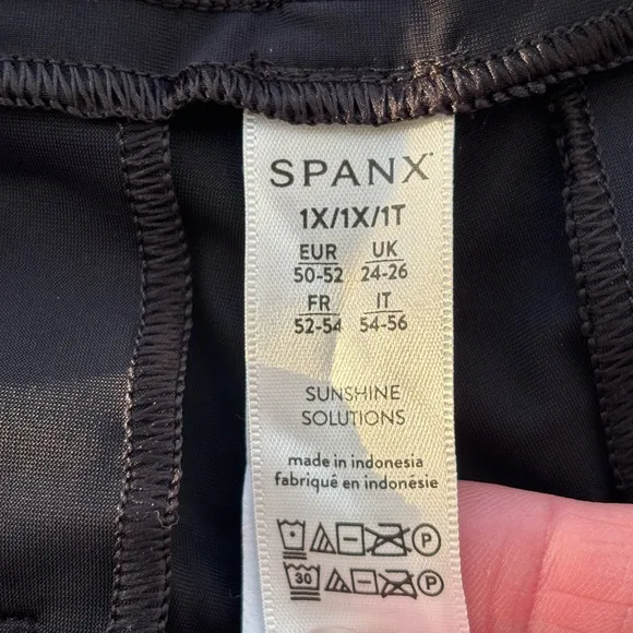 SPANX Sunshine Short 6 inch Very Black NWT Size 1X