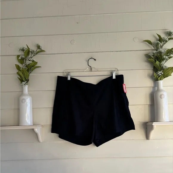 SPANX Sunshine Short 6 inch Very Black NWT Size 1X