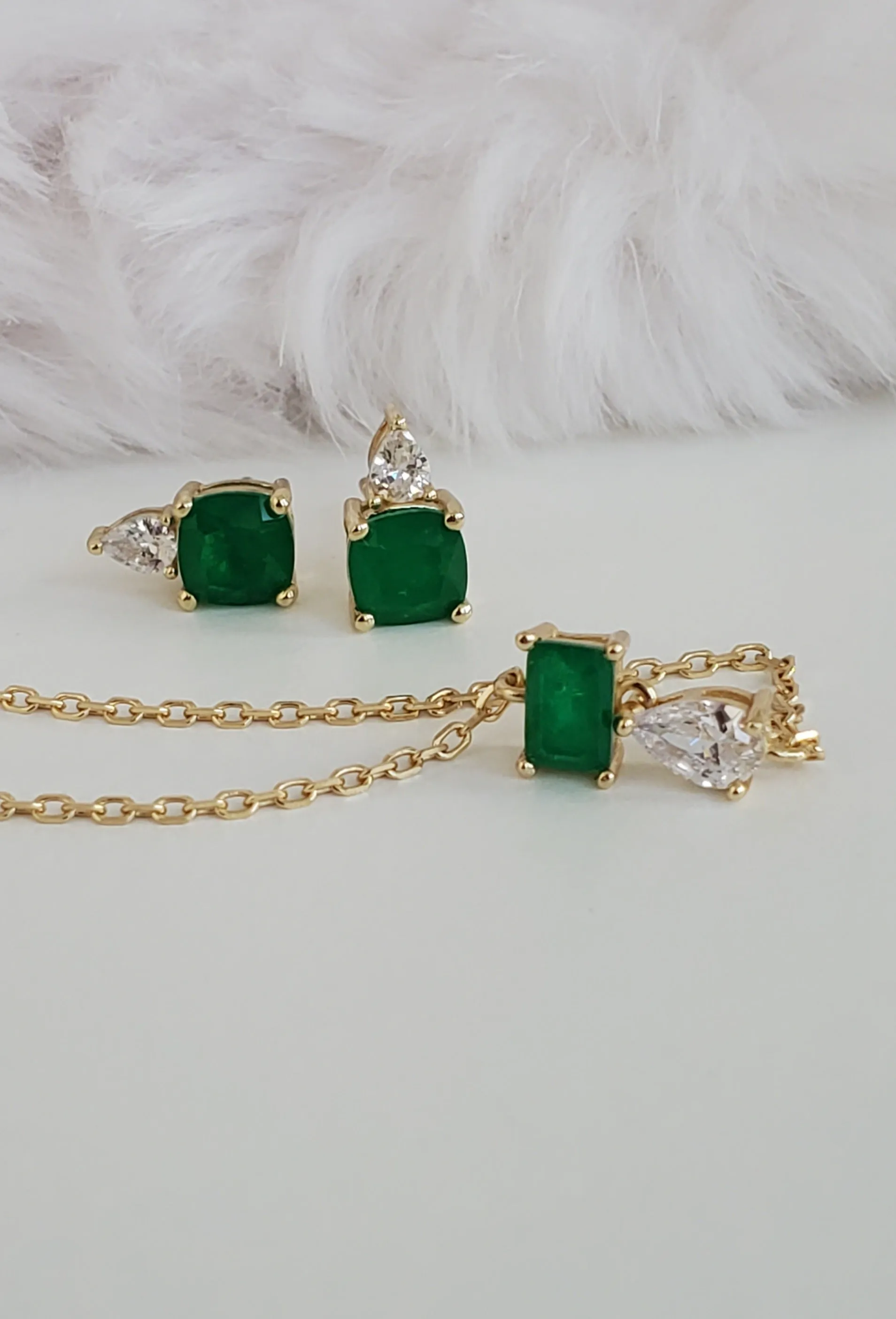 Statement Emerald Bracelet