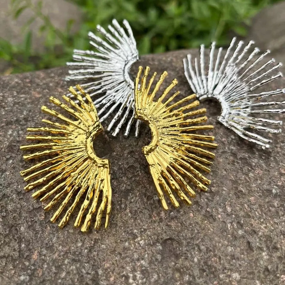 ZORA OVERSIZED STUD EARRINGS
