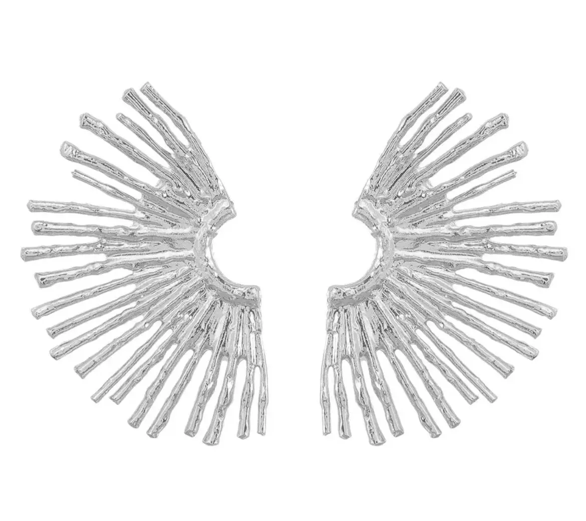 ZORA OVERSIZED STUD EARRINGS